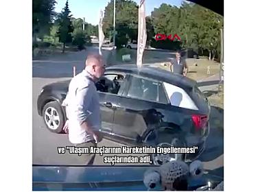 Türkiyədə prokuror avtobus sürücüsünə hücum etdi - 