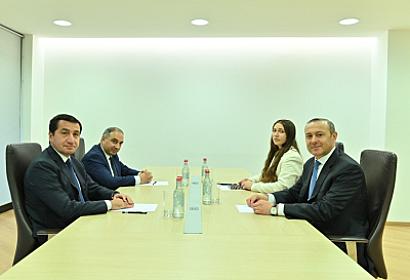 Hikmət Hacıyev Ermənistanda Təhlükəsizlik Şurasının katibi Armen Qriqoryanla görüşüb