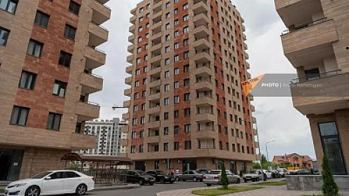 Azərbaycan vətəndaşları Ermənistanda neçə  daşınmaz əmlak alıb? - 
