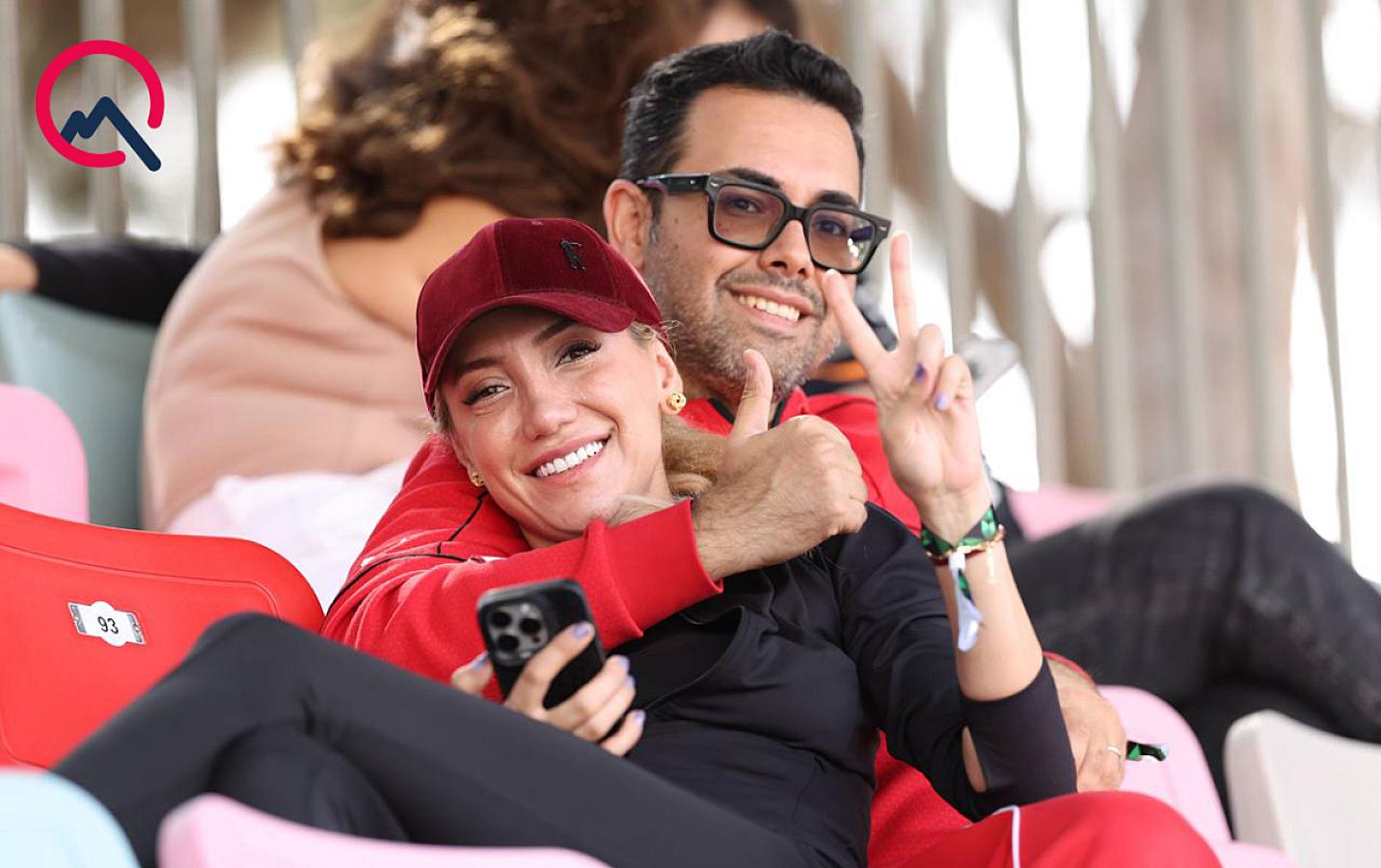 Trasda bolidlər, tribunada turistlər... -