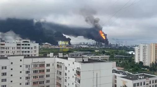 Атака PUA на Москву: Нефтеперерабатывающий завод подвергся удару, рейсы в аэропортах приостановлены -