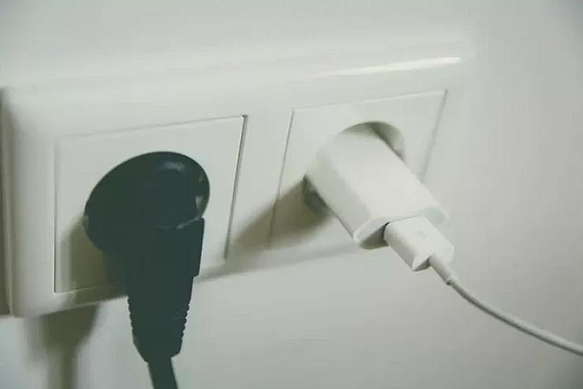 Şarj cihazını daim rozetkada saxlayırsınızsa 