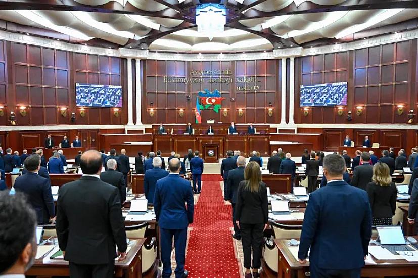 Deputatlar da vahid forma 