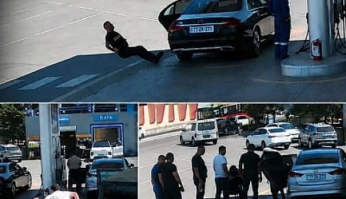 В Баку полиция и гражданин