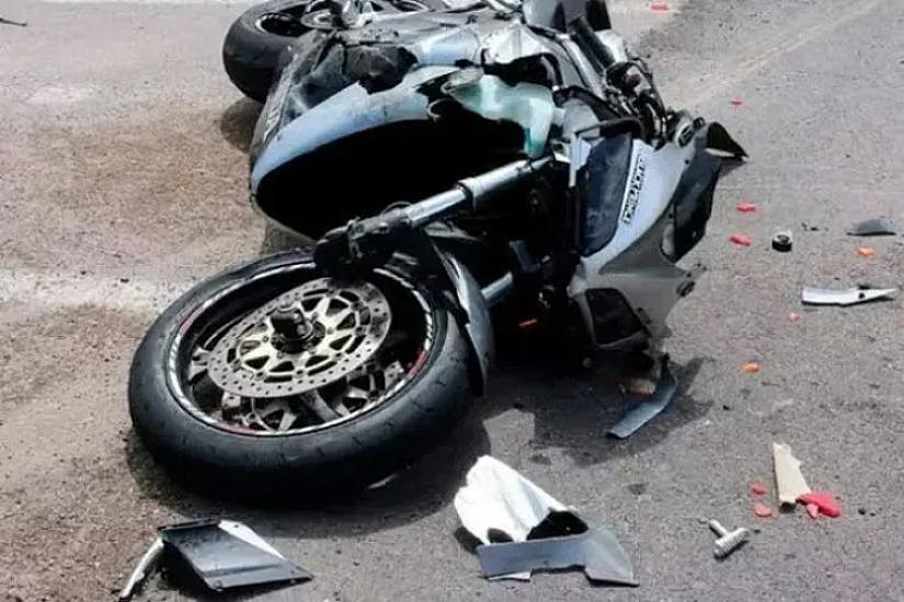 Motosiklet 4 yaşlı uşağı vuraraq 