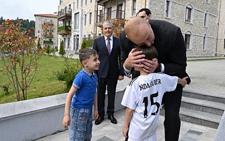 “İlham baba, olar öz telefonumuzla şəkil çəkdirək?” - 