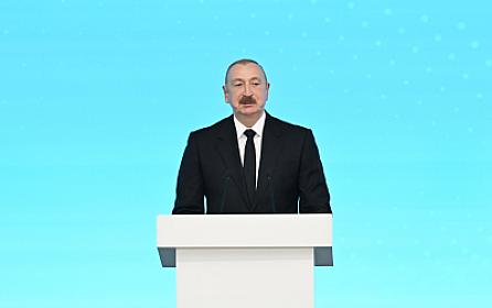 Prezident konfrans iştirakçılarına 