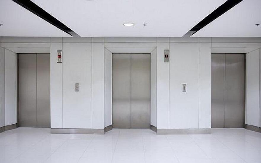 Bu metro stansiyalarında liftlər