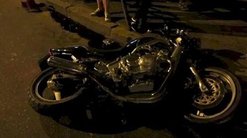 Bakıda yeniyetmə motosikletlə avtomobilə çırpıldı, 