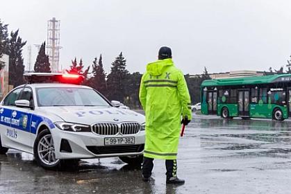 Yağışlı hava şəraiti ilə bağlı sürücülərə 