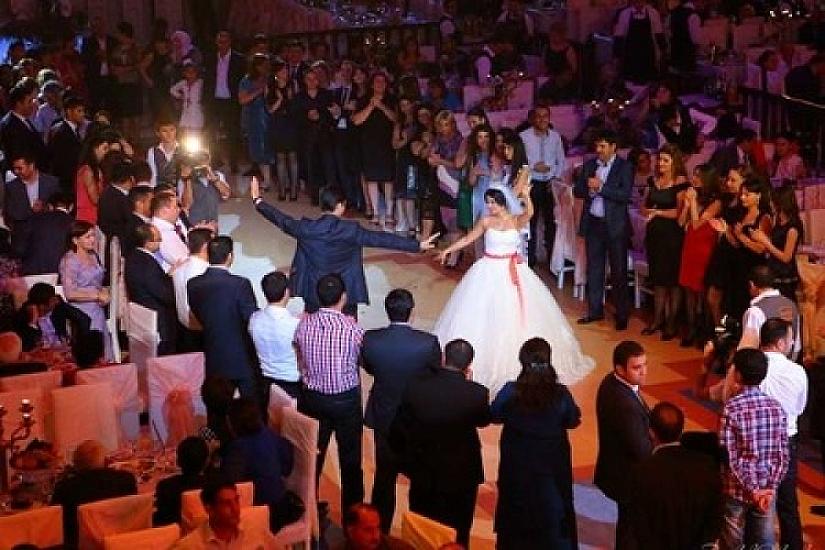 Əmisi oğlunun toyundan 13 yaşlı qızı qaçırdı, 