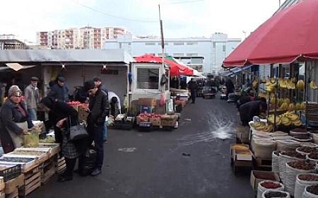 "8-ci kilometr bazarı"nda 