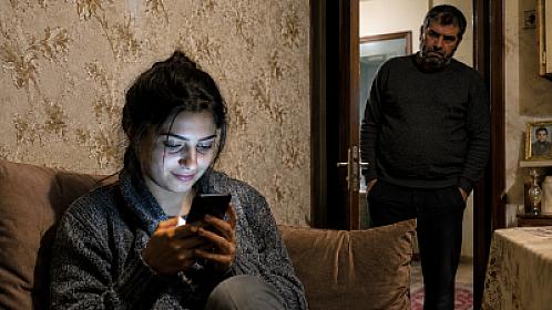 Ata qızını döyərək öldürdü