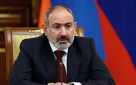 Paşinyan Xameneinin dəfn mərasiminə 
