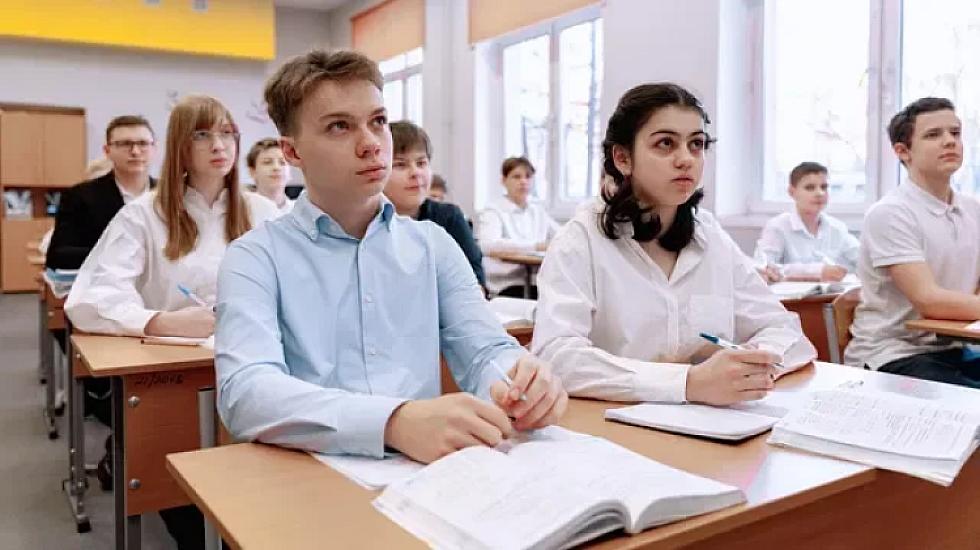 Bu ölkədə məzun gecəsində Ukrayna himni səsləndirildi: 