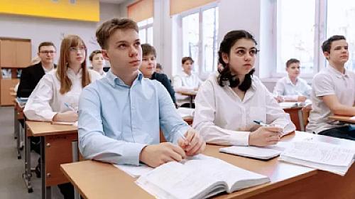 Bu ölkədə məzun gecəsində Ukrayna himni səsləndirildi: 