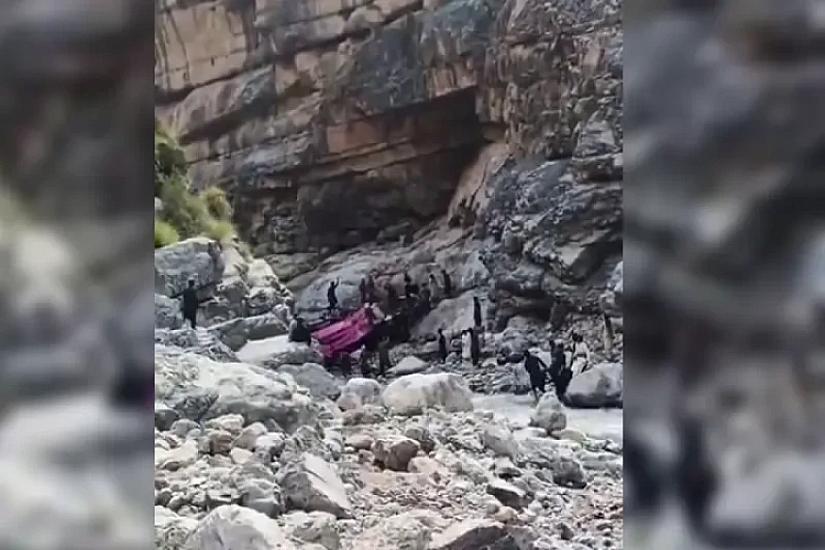 Pakistanda avtobus dərəyə aşıb, 