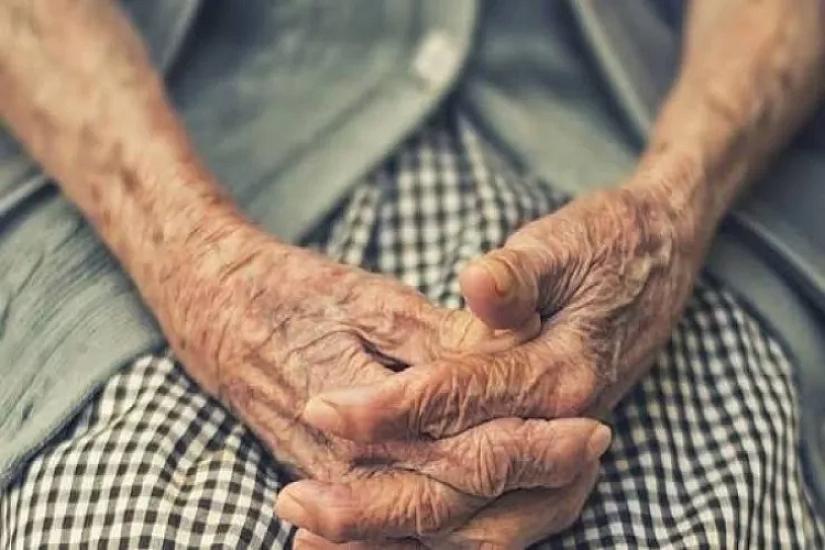 Bakıda 80 yaşlı qadın yıxılaraq 