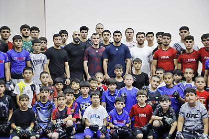 UFC qalibi Fərman Həsənov 