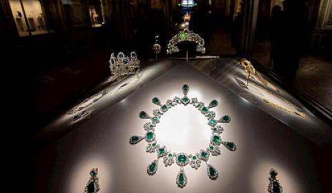 In France, jewelry worth 4 million was stolen from a museum.