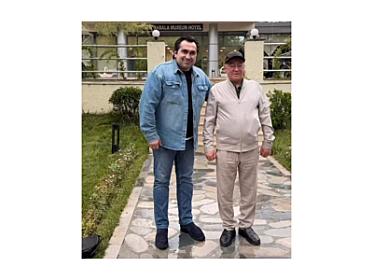 Əməkdar artist Kəmaləddin Heydərovun bəstəsini onun üçün canlı oxudu - 