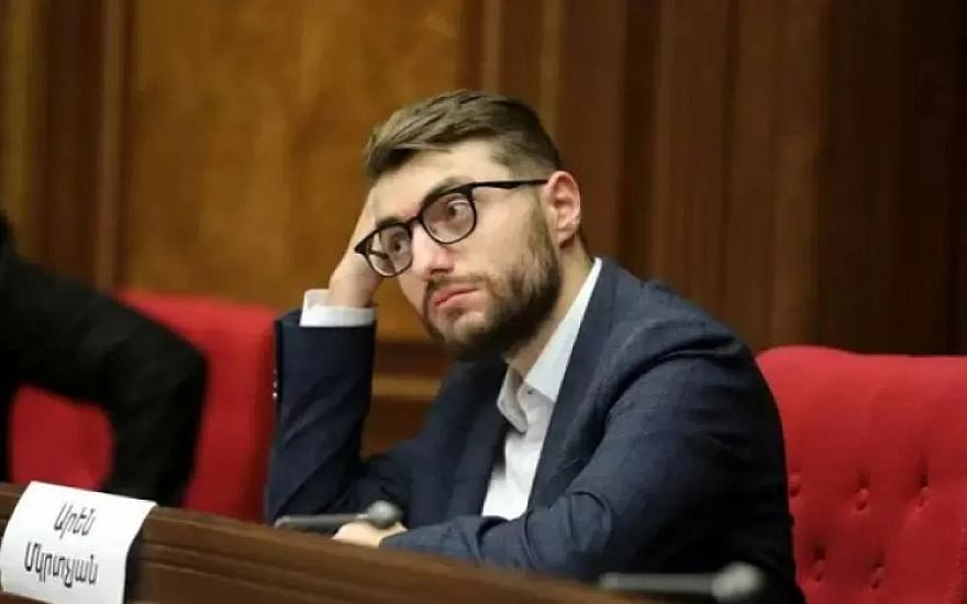 Ermənistanda deputat 
