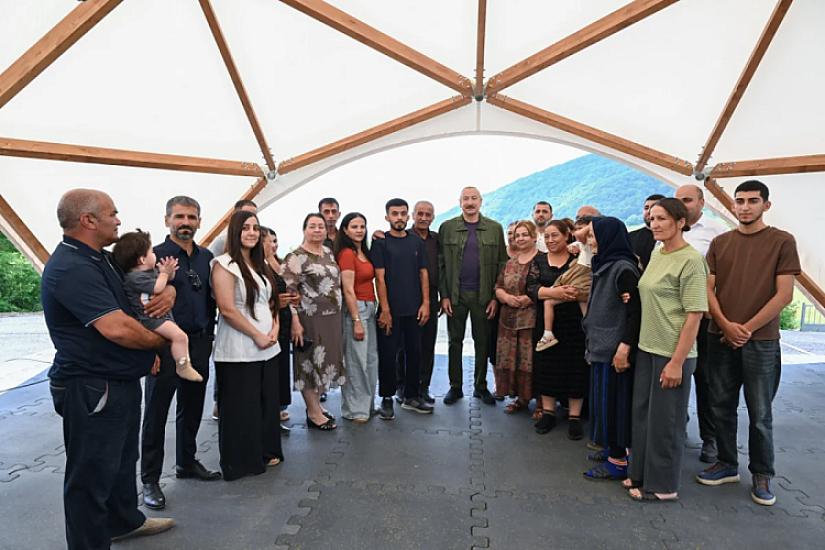 İlham Əliyev Kiçik Qaladərəsi kəndində olub, sakinlərlə görüşüb - 