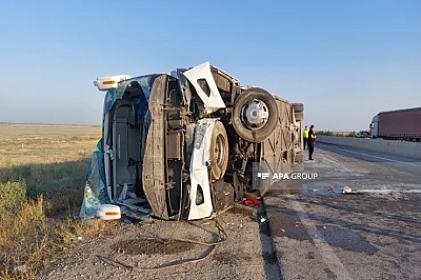 Hacıqabulda sərnişin avtobusu aşdı,