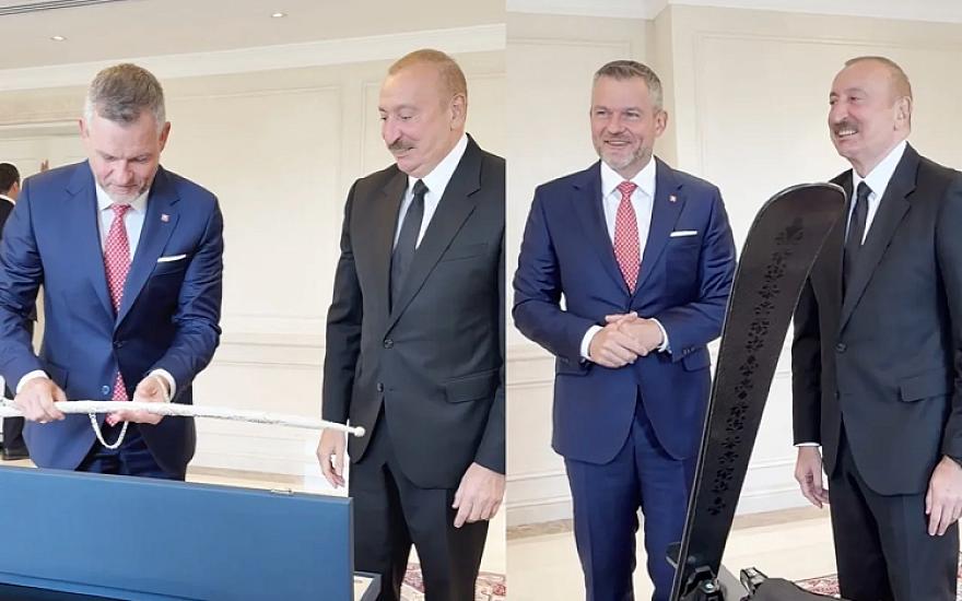 Liderlər bir-birinə hədiyyələr 