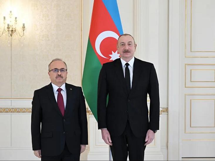 Birol Akgün İlham Əliyevə 