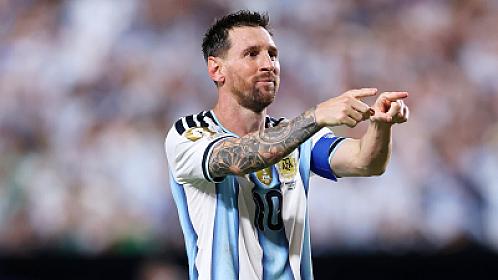 Messi İngiltərə ilə ilk dəfə