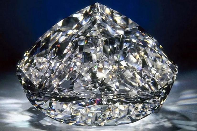 A giant 1,305-carat diamond was discovered