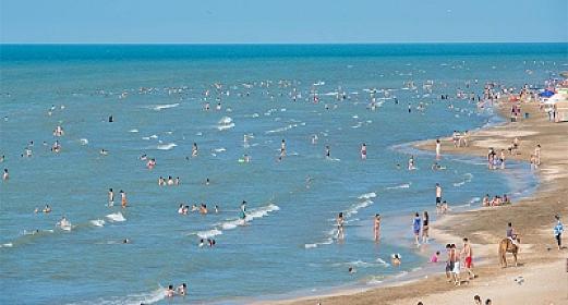 How will the weather be at the beaches on Saturday?