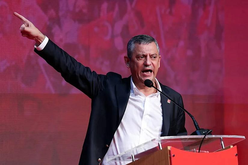 Özgür Özel CHP-dən ayrıldı, 