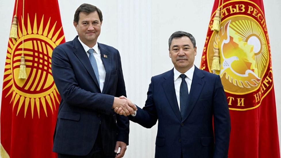 Qırğızıstan lideri Belarusun xarici işlər nazirini 