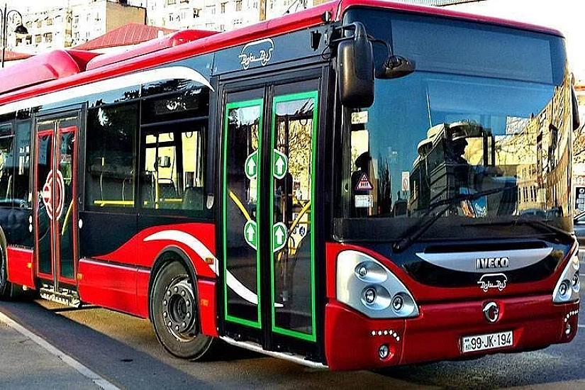 В Баку спор из-за самоката в автобусе: