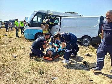 Manisada sərnişin avtobusu qəzaya uğrayıb - 