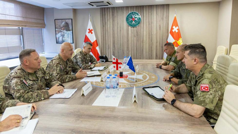 NATO komandanı Gürcüstana 