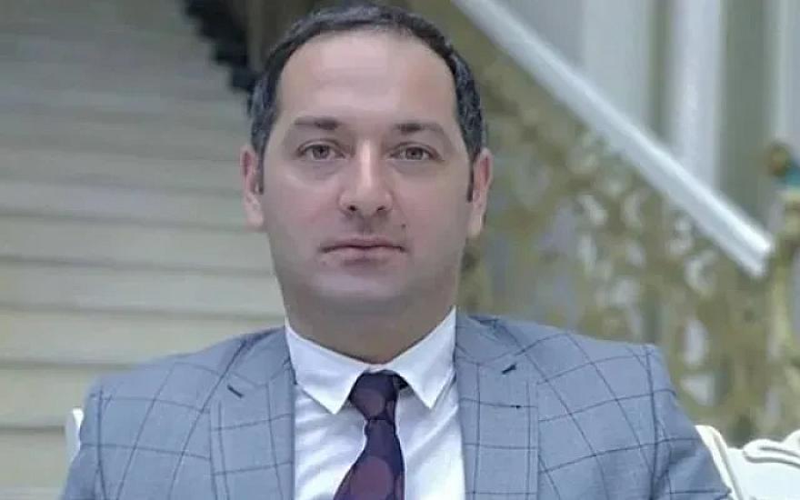 Əməkdar artisti sancan  