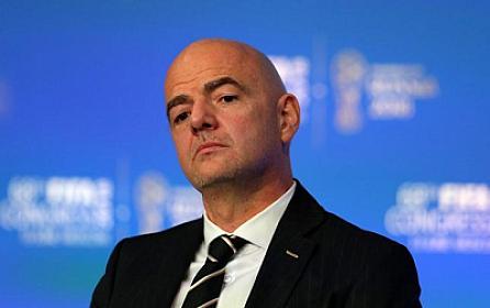 İnfantino tənqidçilərə 
