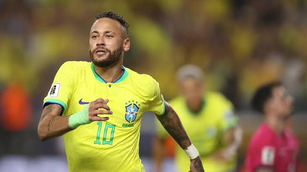 Neymar komandadan