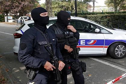 Parisdə bıçaqlı hücum: 