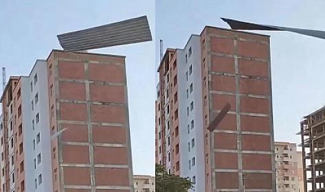Bakıda güclü külək binanın damını uçurdu - 
