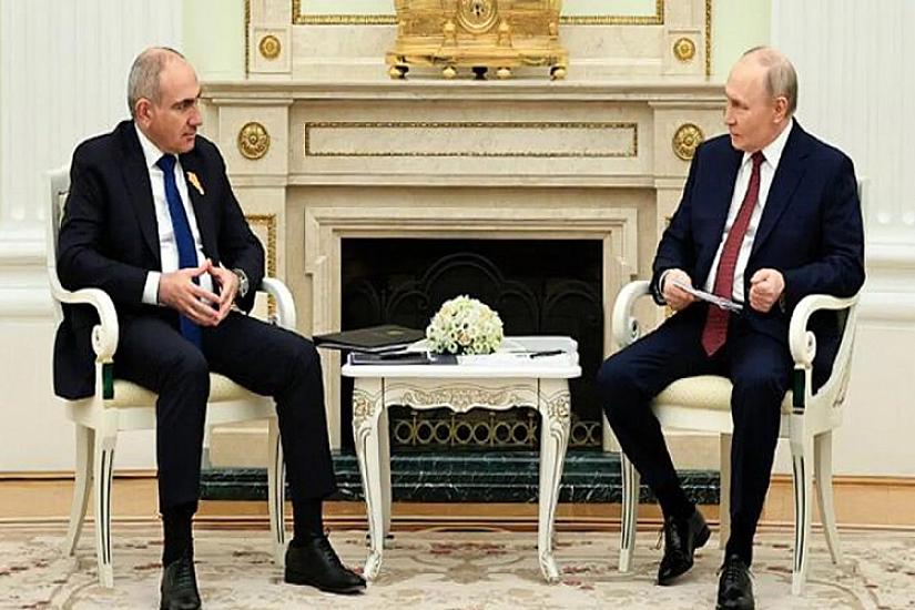 There has been a phone call between Pashinyan and Putin.