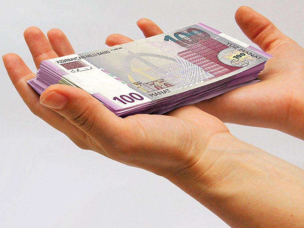 На душу населения 9300,3 манатов