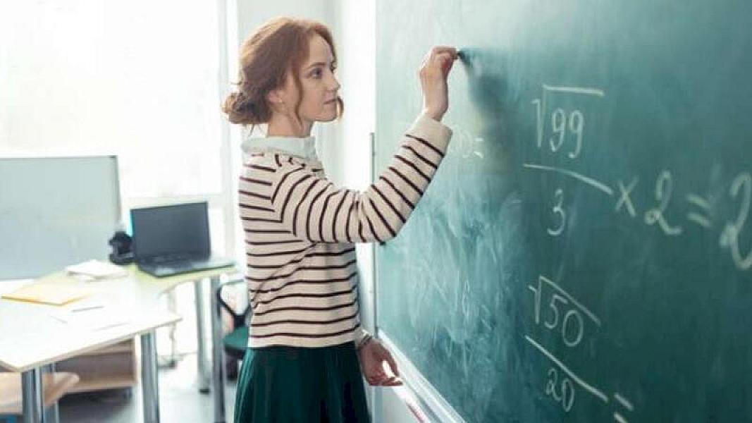 Этим учителям дополнительно к зарплате