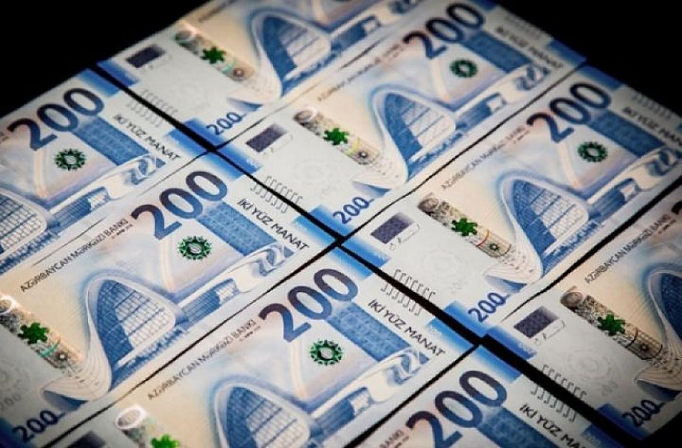 How many billion in assets and how many billion in liabilities do banks in Azerbaijan have?