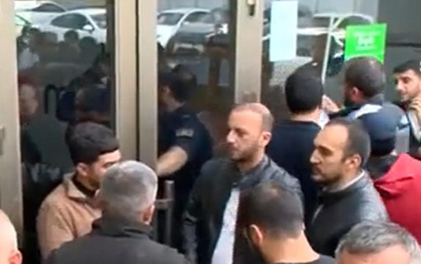 "The system is terrible, we have been standing in line until 4 at night" -