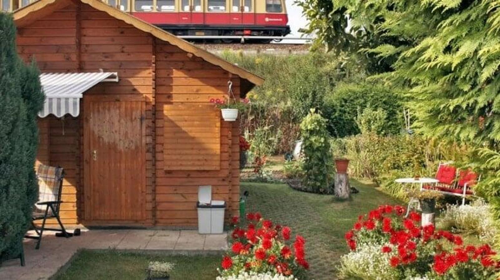 В Германии, оказывается, запрещено останавливаться в дачных домиках.