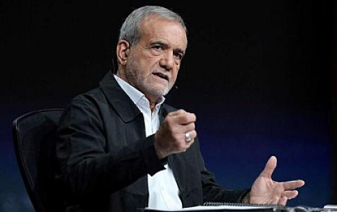 Pezeşkiandan məktəblilərə jest